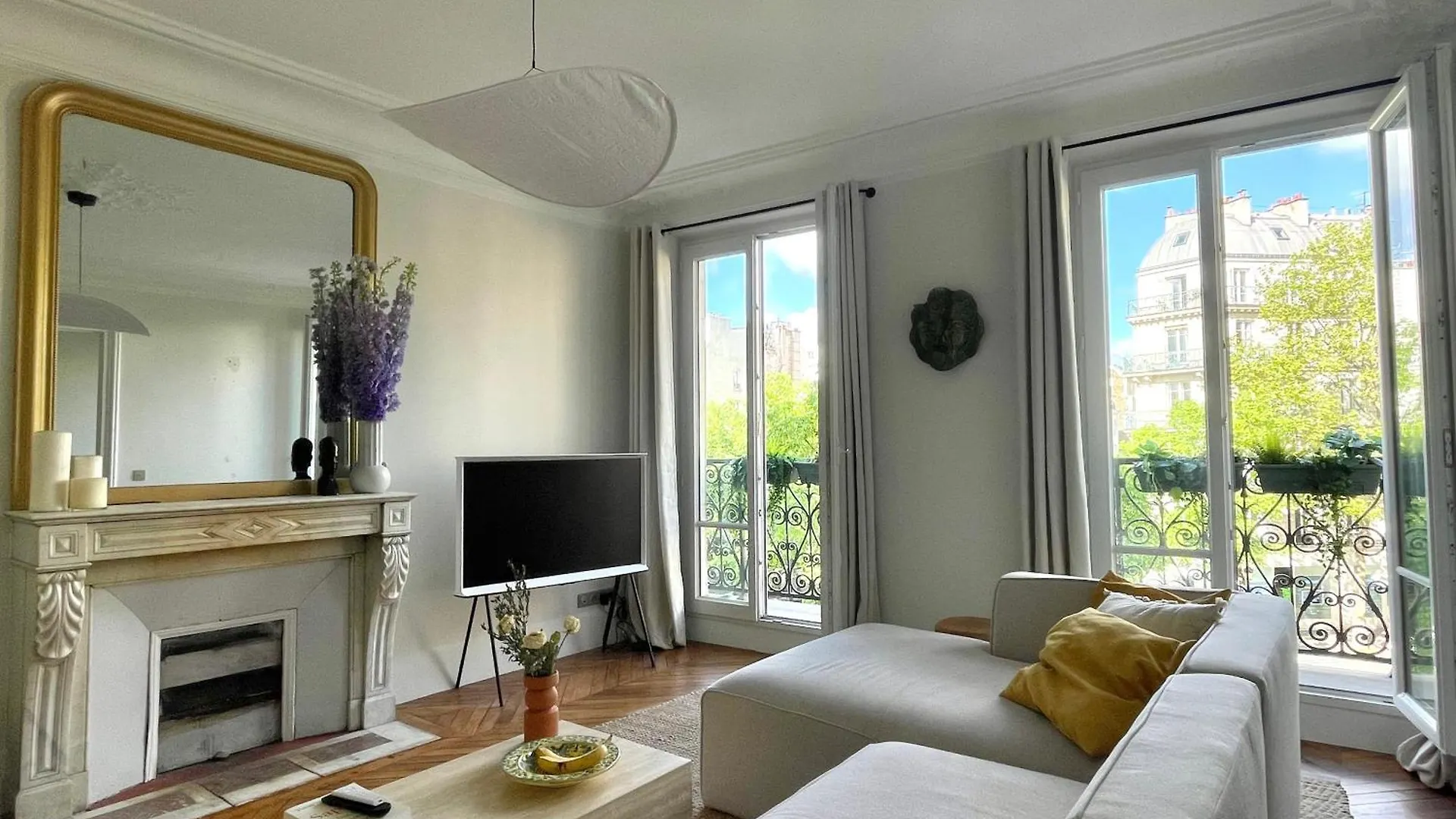 2 Bedroom Stylish Apartment Central Paris 0*,