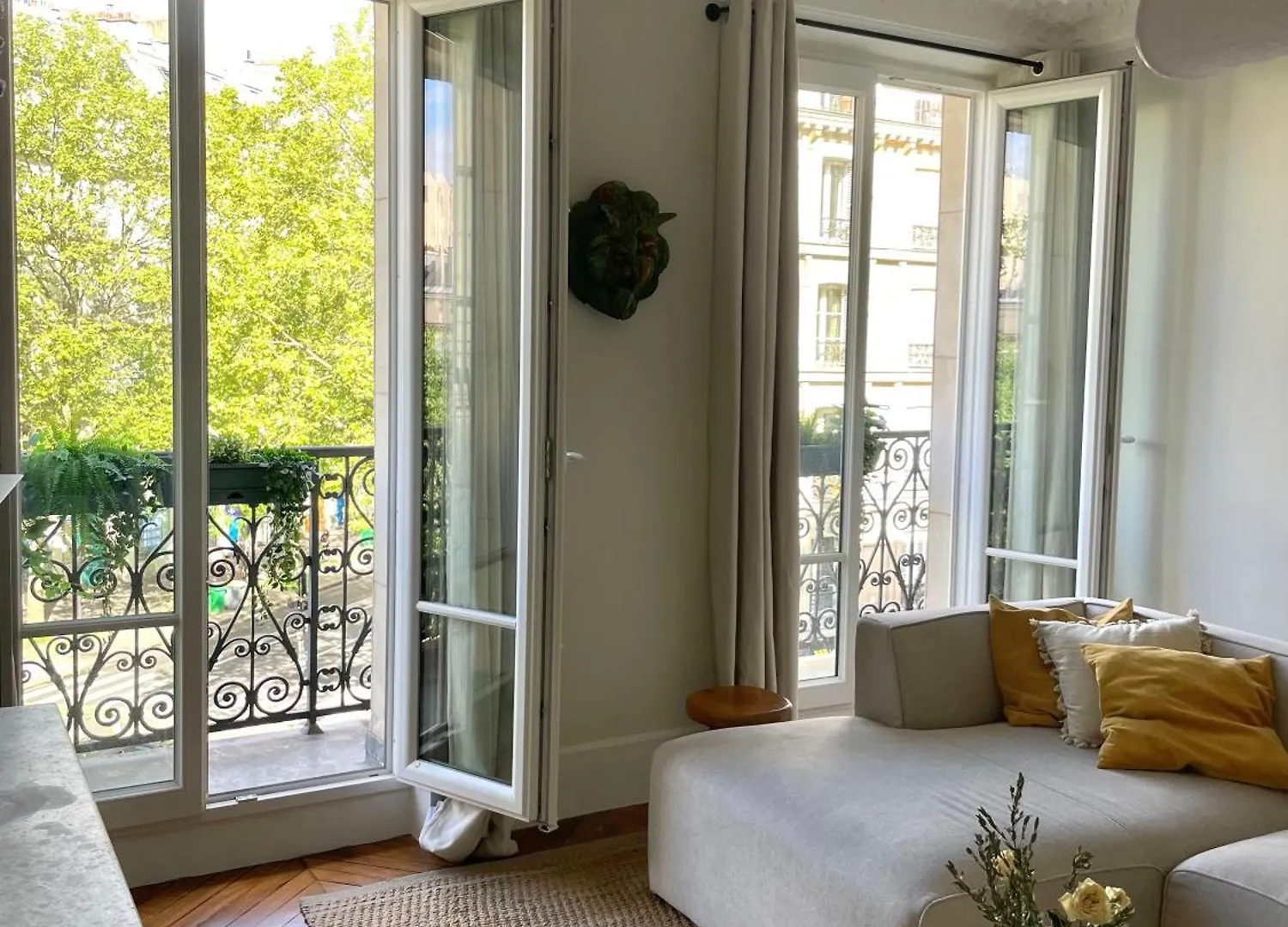 2 Bedroom Stylish Apartment Central Paris