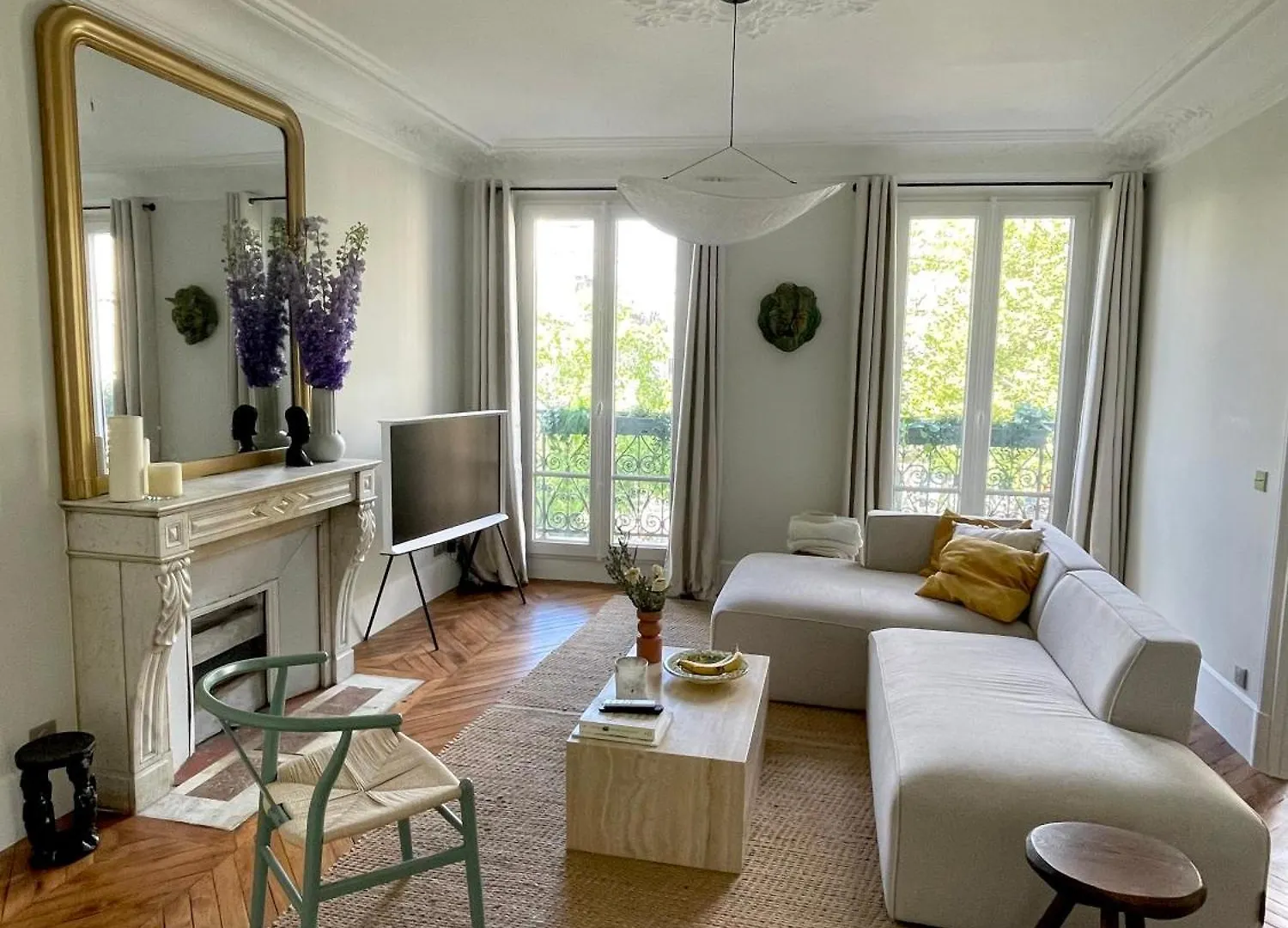 2 Bedroom Stylish Apartment Central Paris