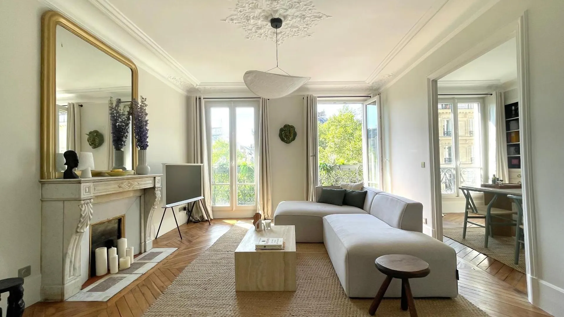 2 Bedroom Stylish Apartment Central Paris