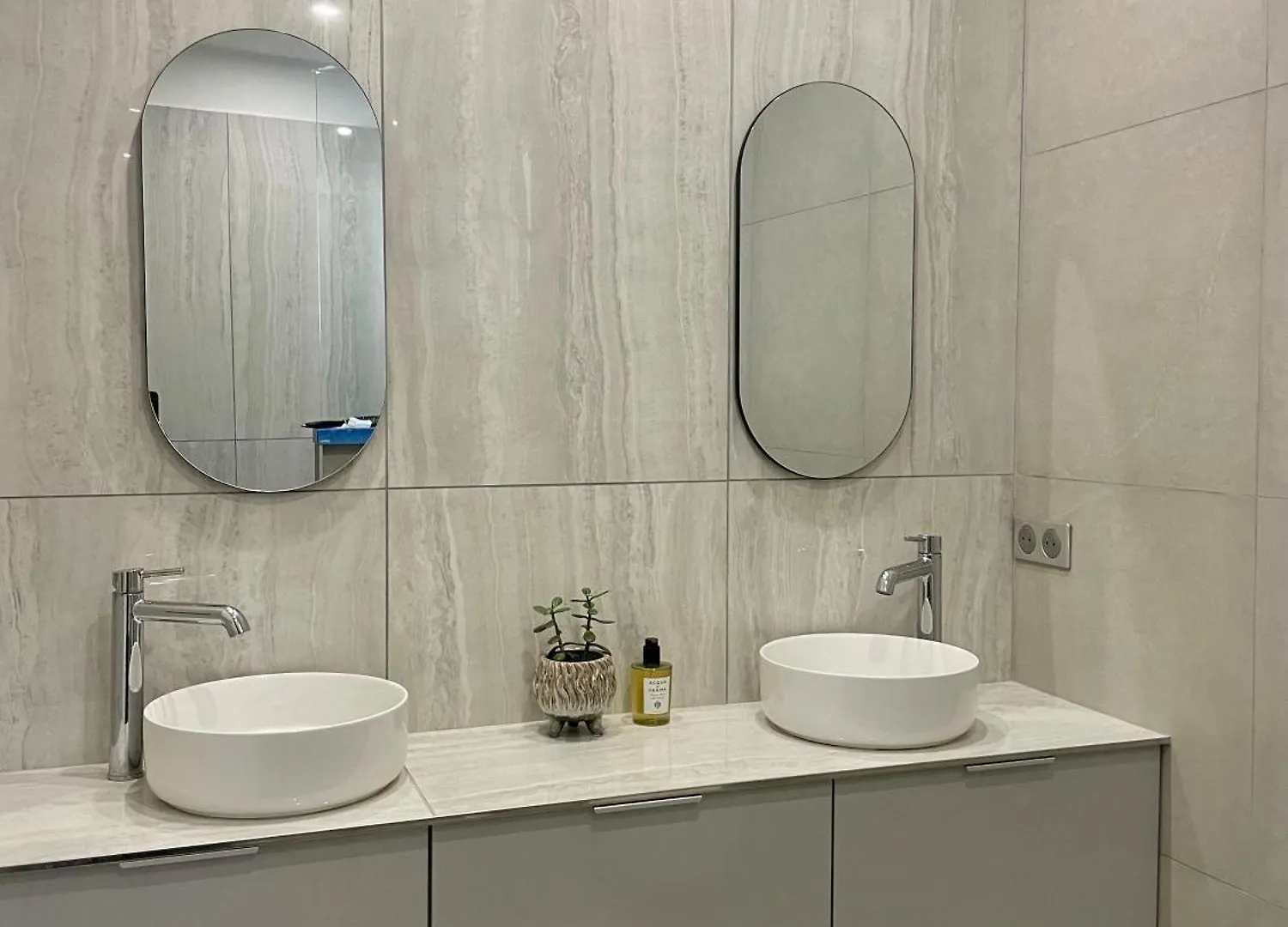 2 Bedroom Stylish Apartment Central Paris