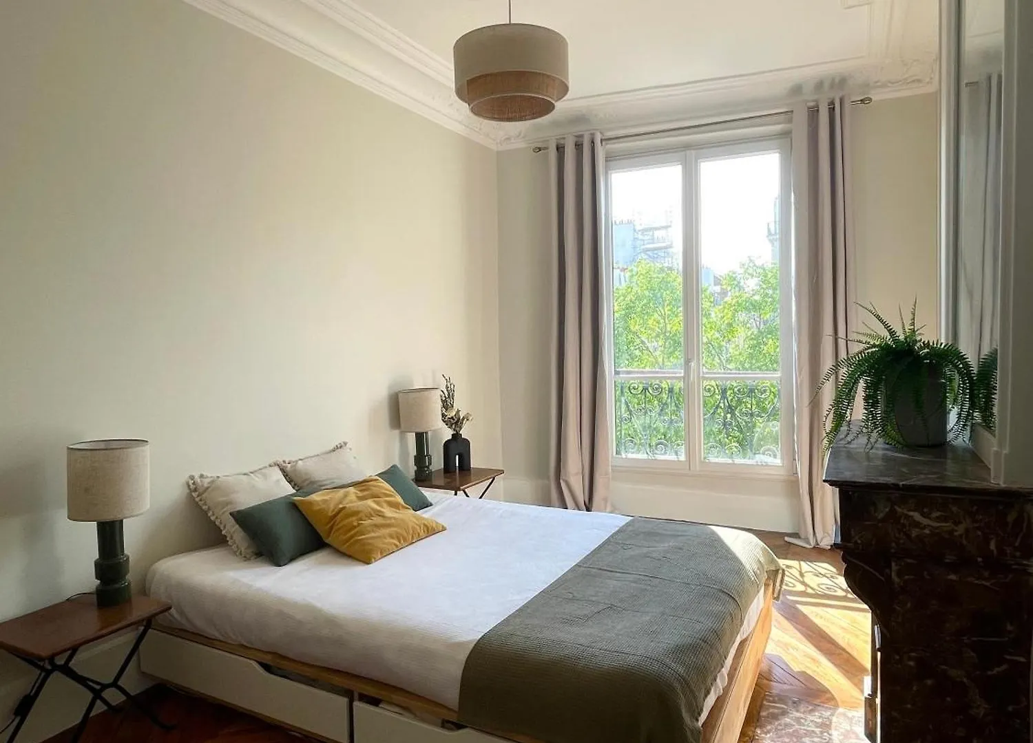 2 Bedroom Stylish Apartment Central Paris
