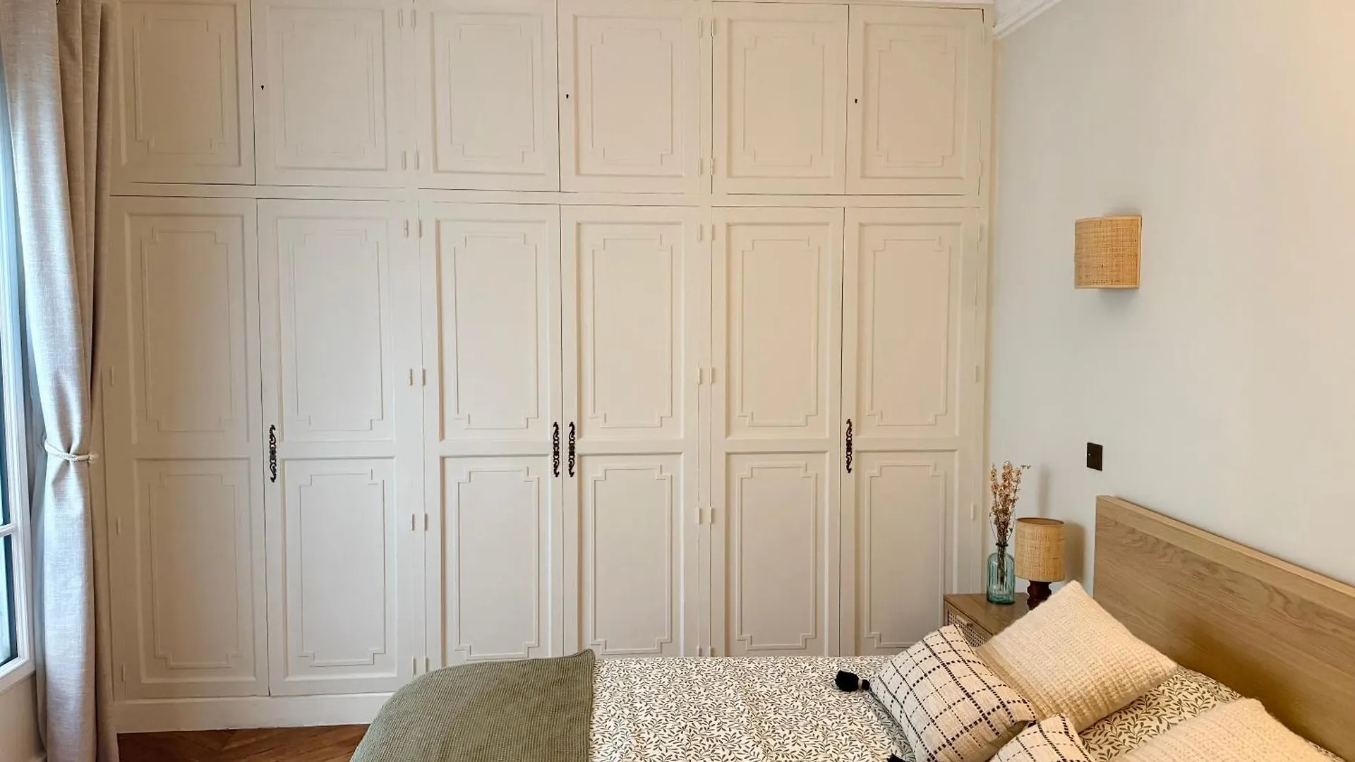 2 Bedroom Stylish Apartment Central Paris